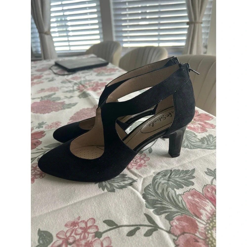 LifeStride black suede Giovanna 2 Pump size 8